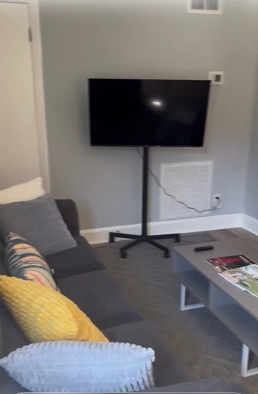 Unit 09 Living room 