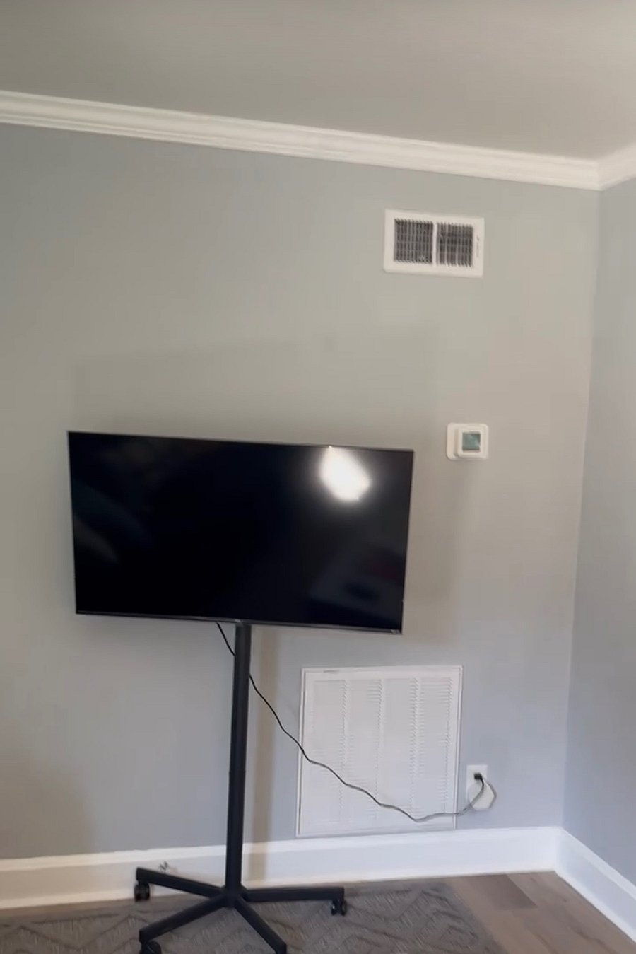 Unit 09 Living room tv (mobile: can be relocated to other rooms) 