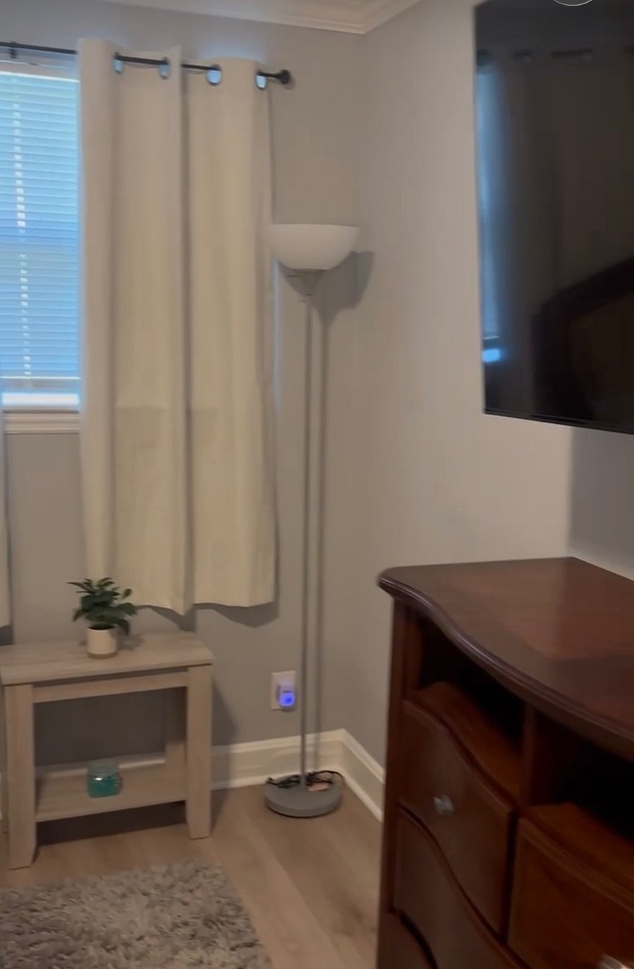 Unit 09 bedroom #1