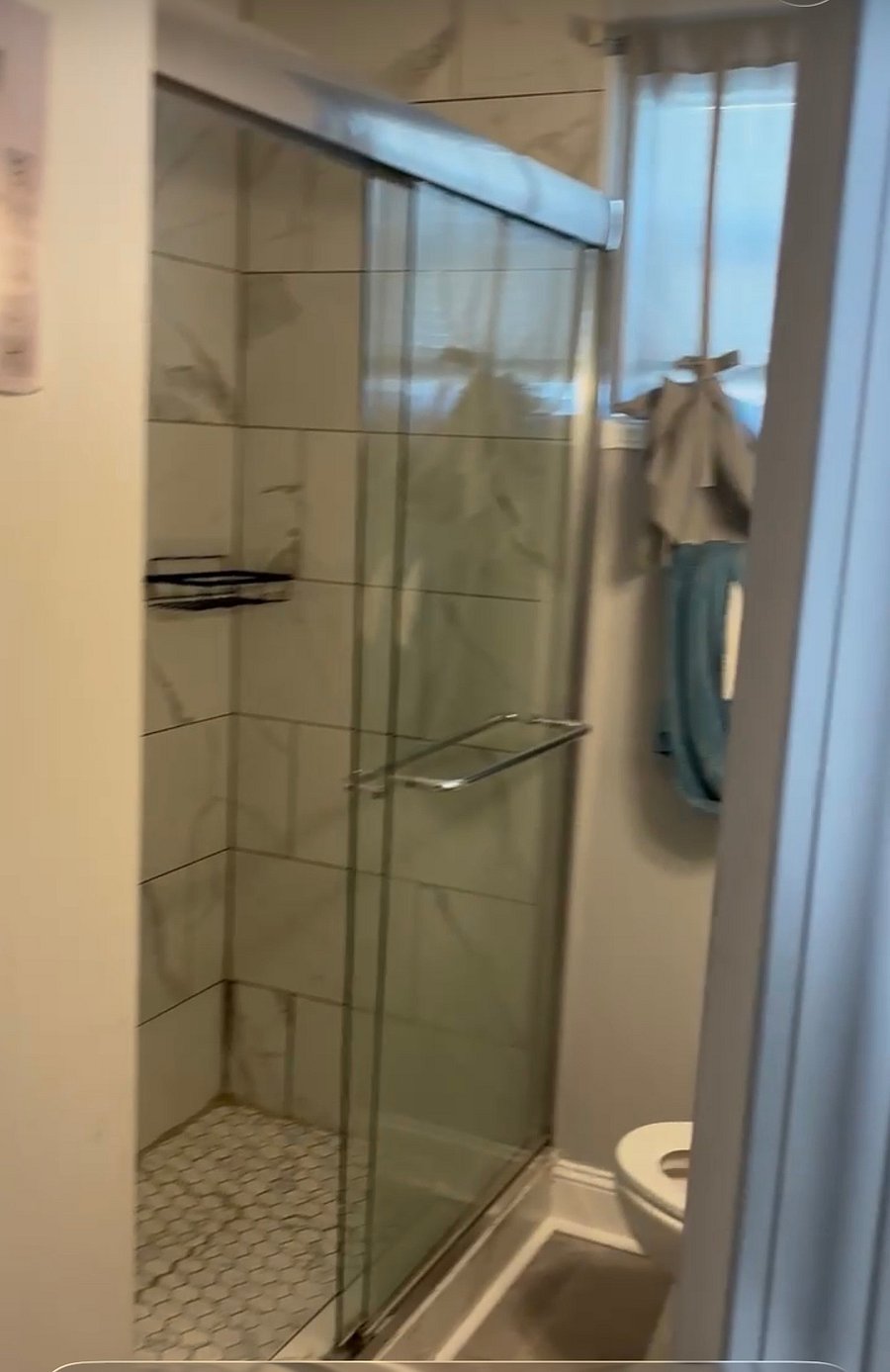 Unit 09 Bathroom 