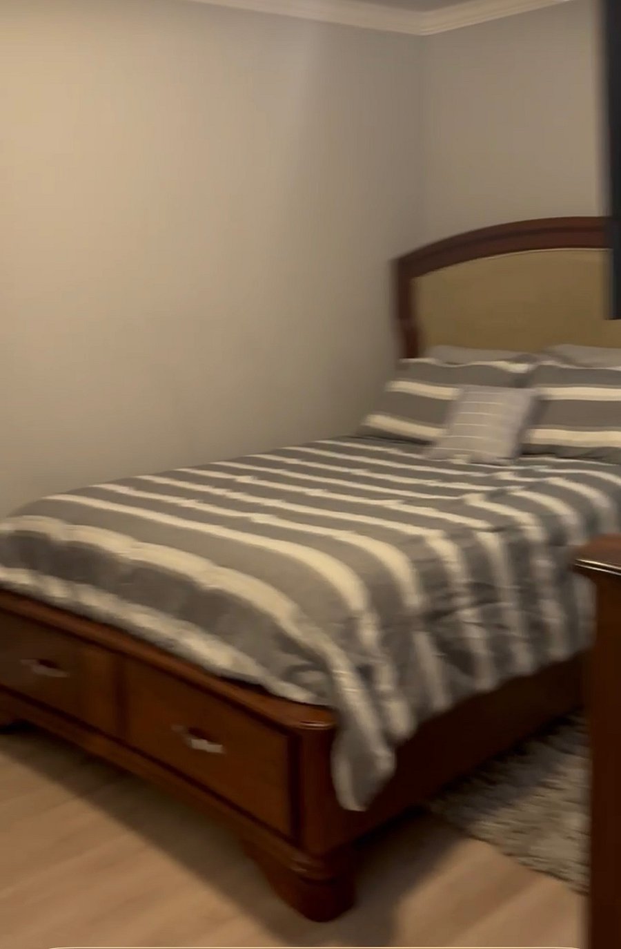 Unit 09 Bedroom #1 full bed 