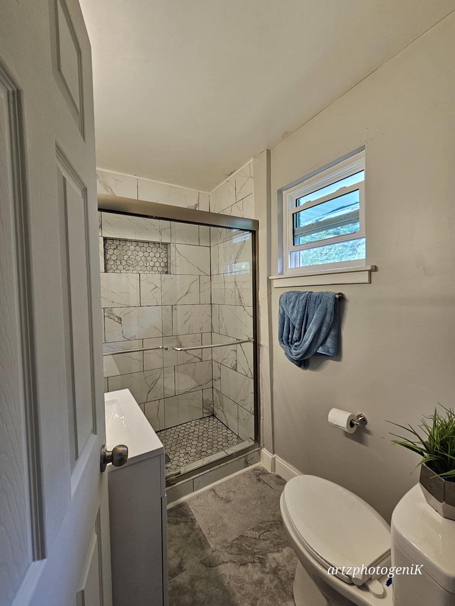 Unit 11 bathroom