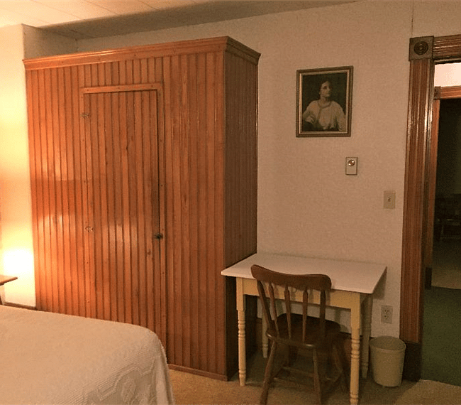 Northeast bedroom - full.