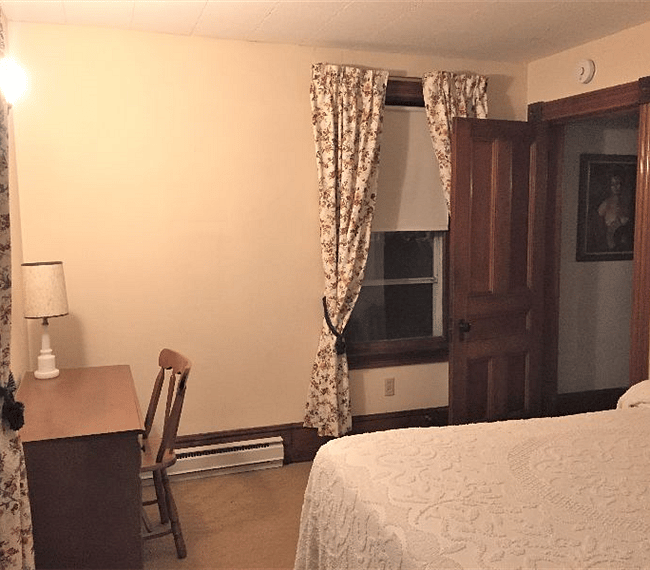 Northwest bedroom - full.