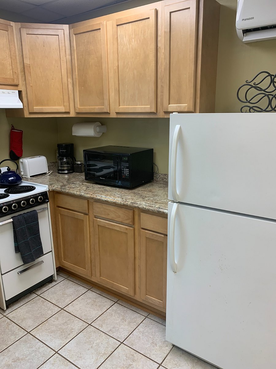 Stove, Refrigerator, Microwave in fully equipped Kitchen.  