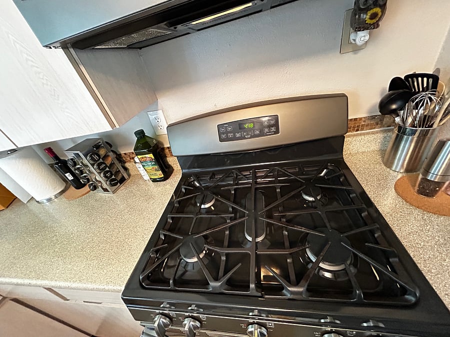Gas stove and oven