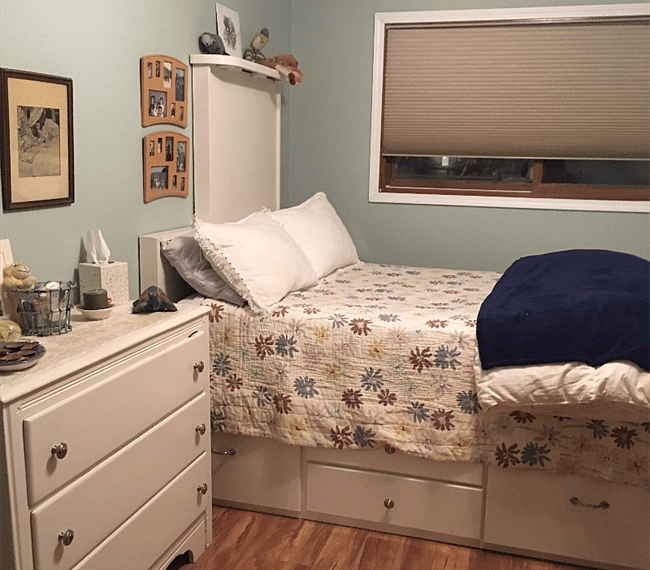 Guest bedroom with double bed