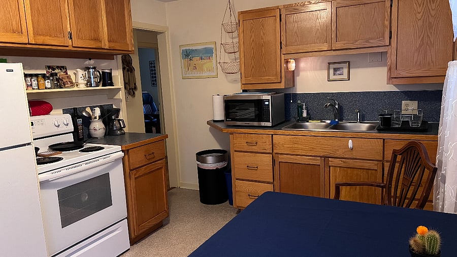 Fully equipped kitchen: Full size refrigerator, brand new stove/oven, and microwave.
