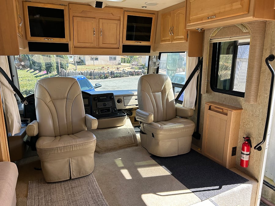 Automatic shade control for full privacy at front of Coach