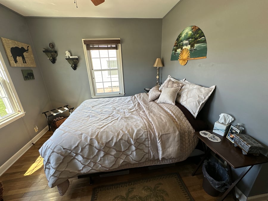 Queen Bed, First Floor