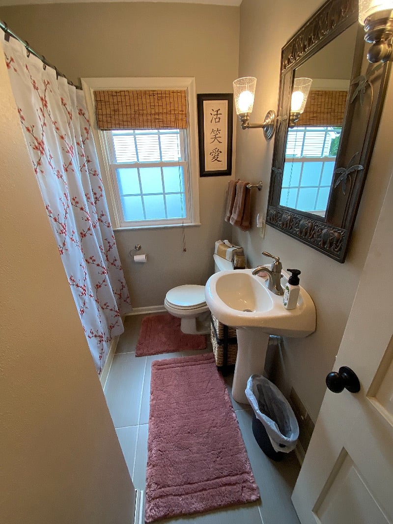 First Floor Bathroom with Tub - Assigned to Elephant Room