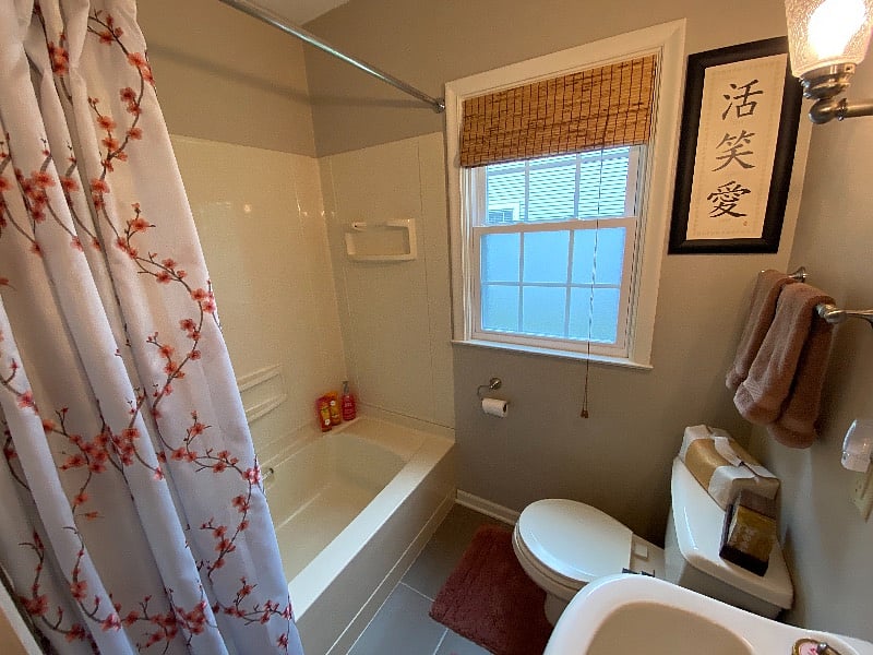 First Floor Bathroom with Tub - Assigned to Elephant Room
