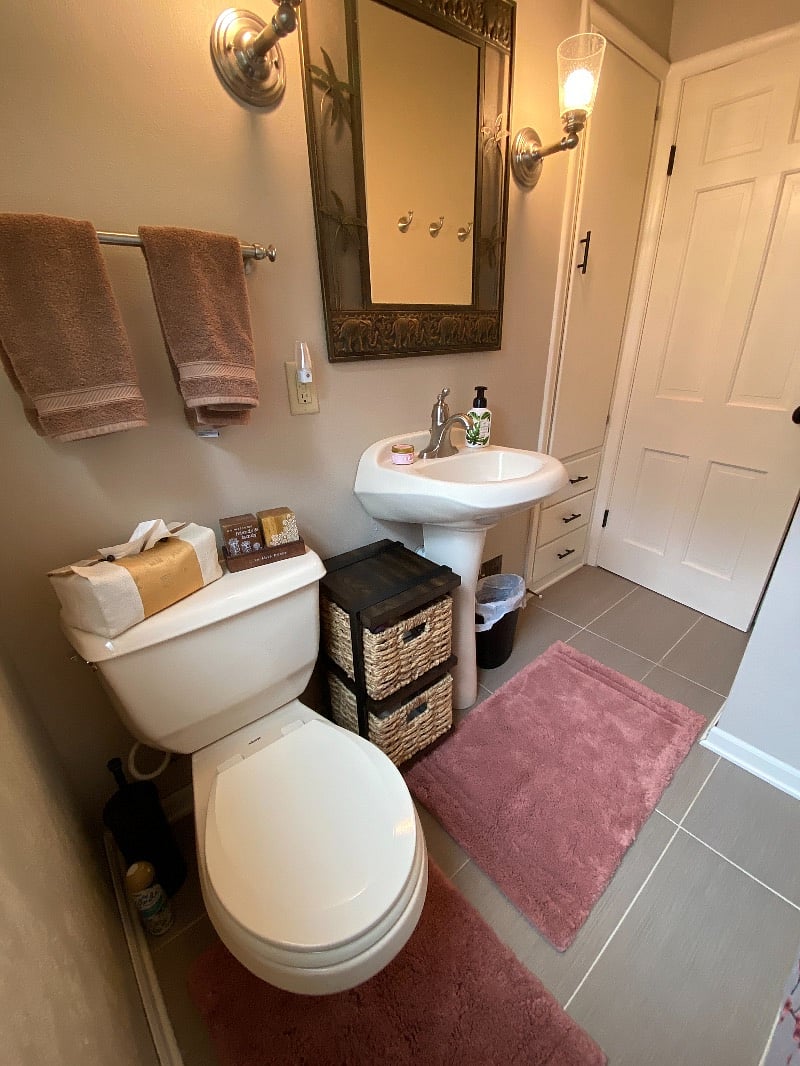 First Floor Bathroom with Tub - Assigned to Elephant Room