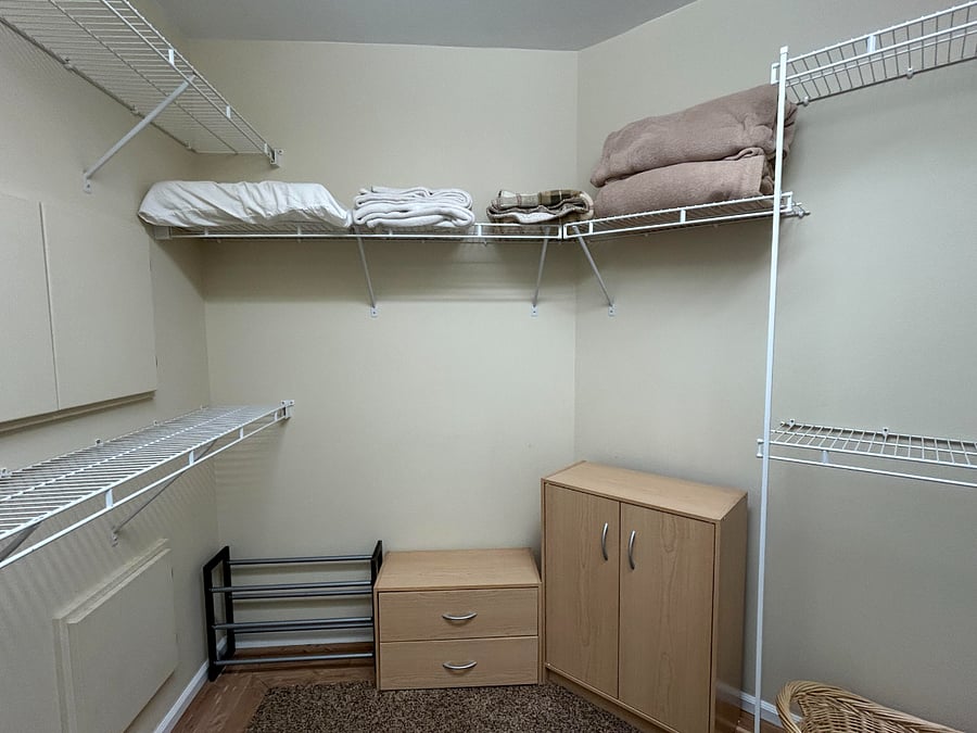 Closet in main bedroom, provide your own hangers