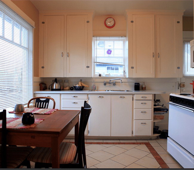 Kitchen has all the essentials. Electric stove.