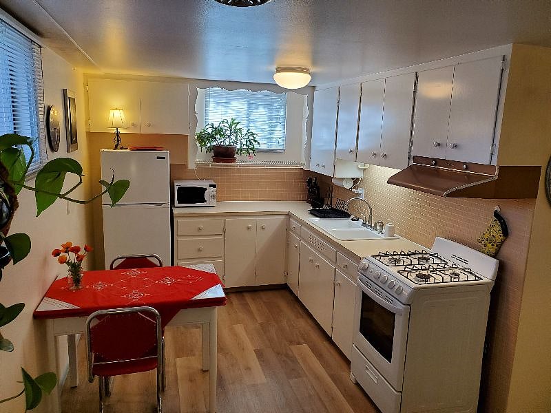 Furnished Finder property 245780_1 photo 3
