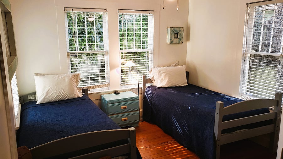 Versatile twin beds.