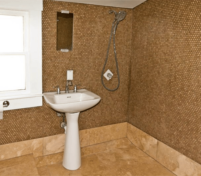 Shower room bathroom is perfect for after beach cleanup.