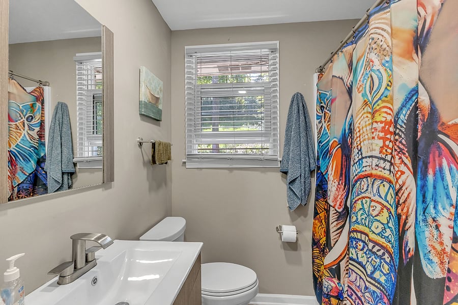 The bathroom offers a tub/shower combo.