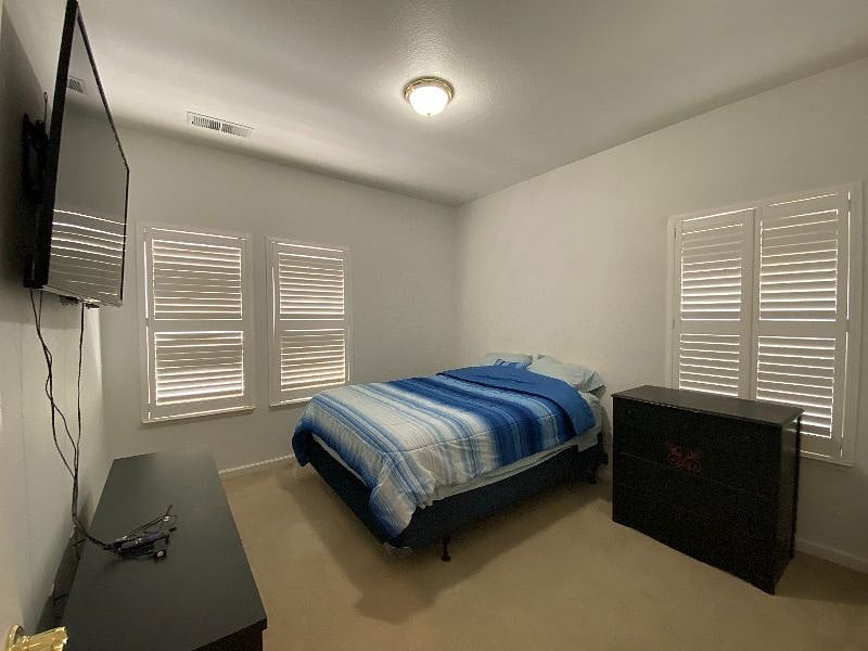 Front Bedroom.
Comfortable Queen bed, Big-screen TV, dresser, shelves, closet, shares hall bathroom.