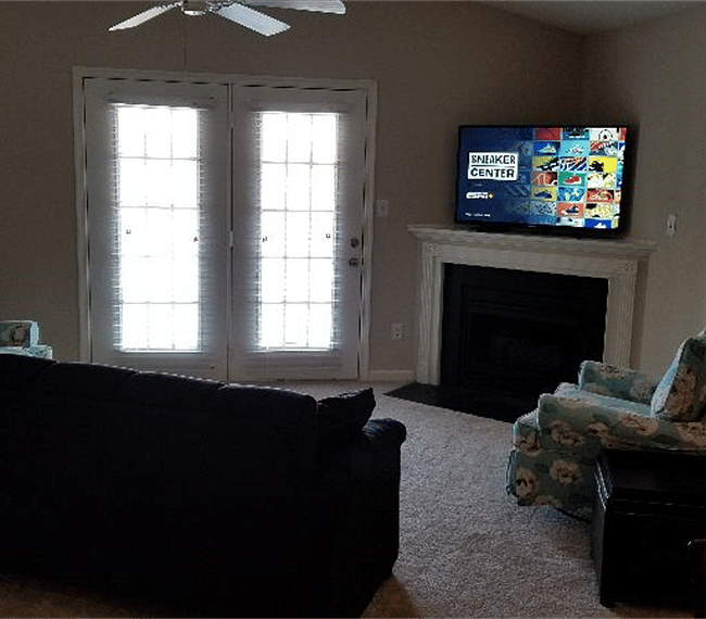 Spacious living room with fire place and TV