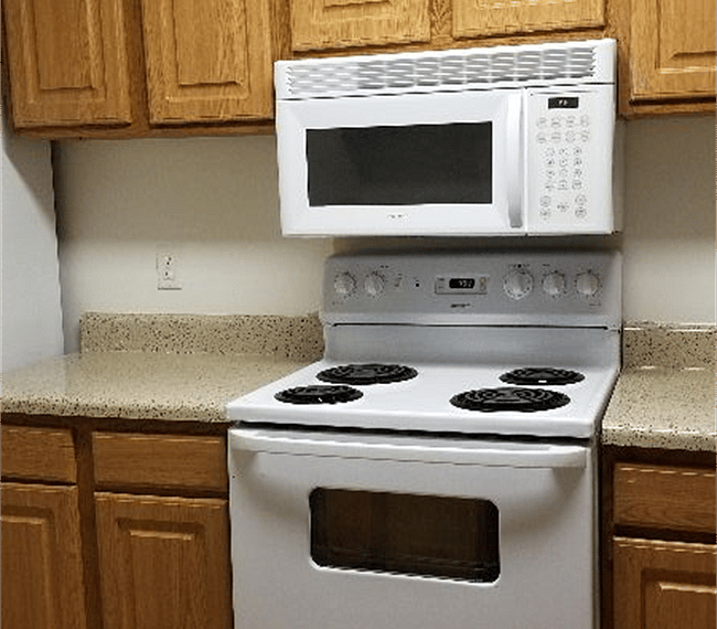 Fully equipped kitchen, Stove and microwave included