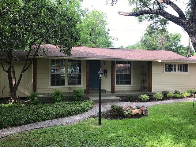 Front View of the Guest House. 100% detached guest house.