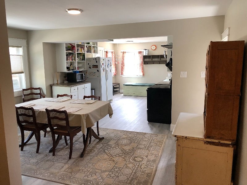 Dining room into kitchen
