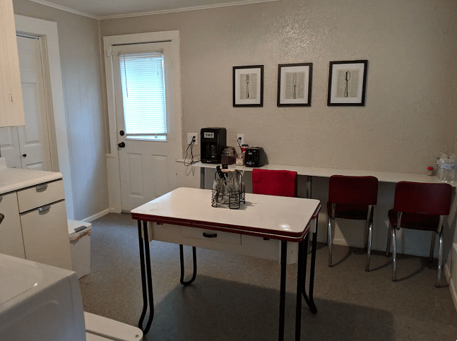Jamestown charmer close to downtown (with A/C)