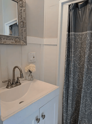 1/2 bath with stand-up shower