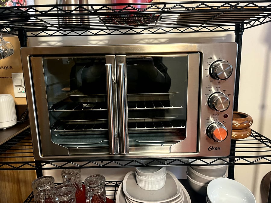 Countertop Oven cooking large enough for whole chicken.