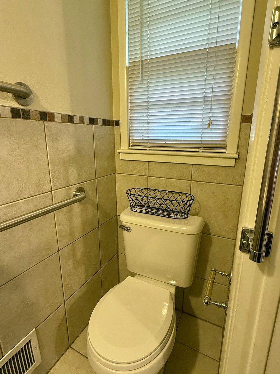 Half Bath (in master)