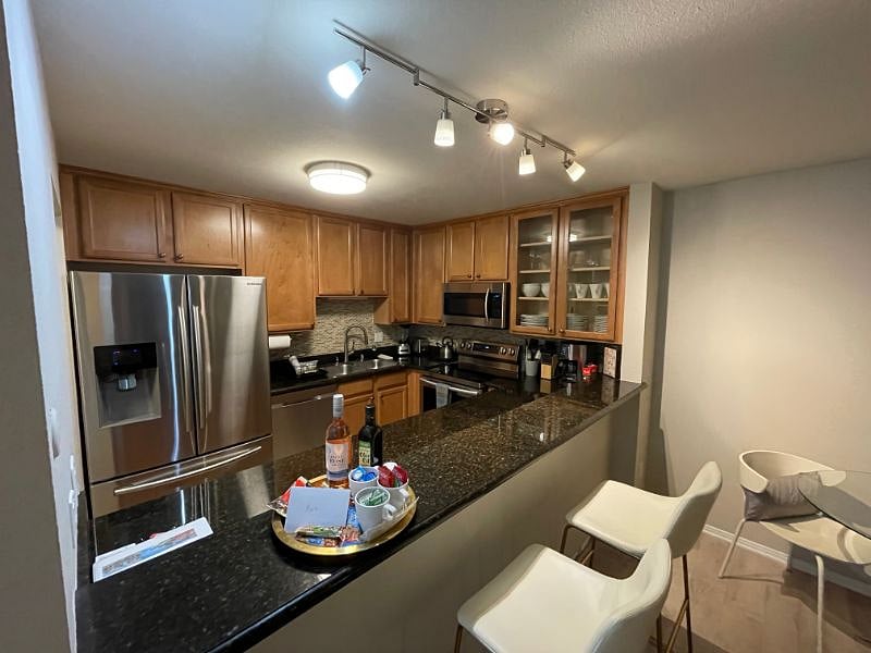 Full Kitchen with stainless appliances
