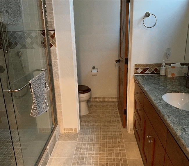 Studio: Private Shower/Bathroom