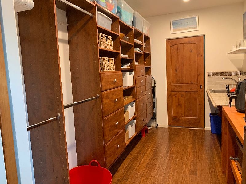 Studio: Closet & Kitchenette. Door to private shower/wc.