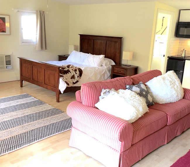 Queen bed in oak