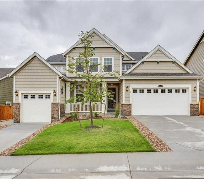Front of House - can park in driveway or on street.