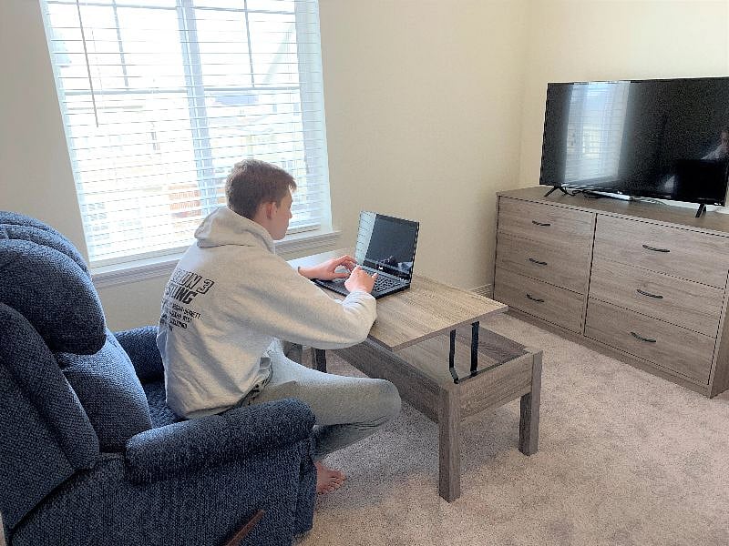 Pop-up coffee table doubles as desk