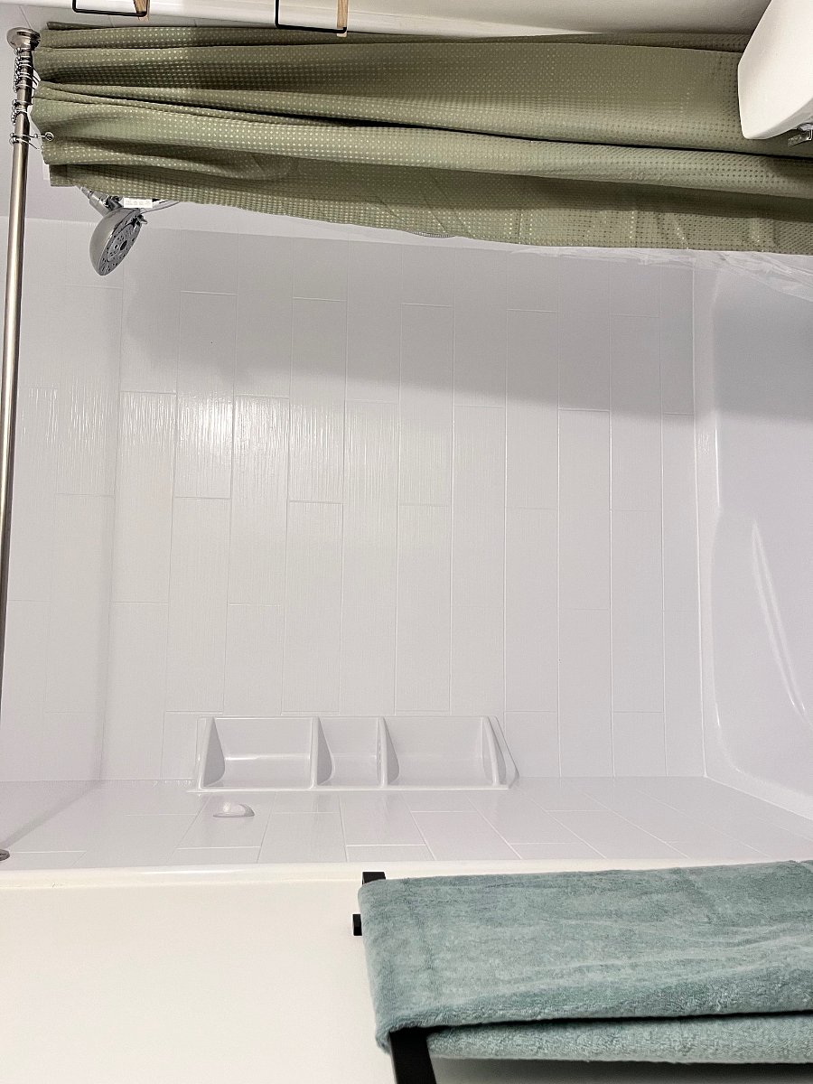 New bathtub in upstairs bath