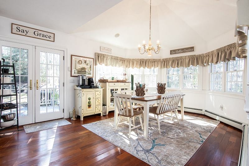 INFORMAL DINING