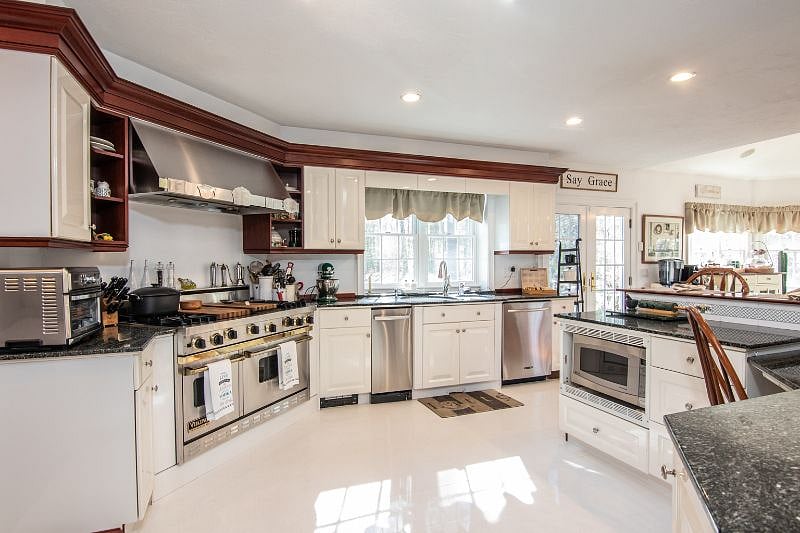 CHEFS KITCHEN