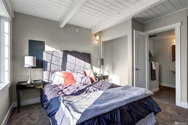 Cozy bedroom with queen size bed & wardrobe
