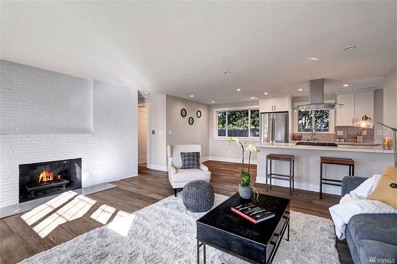 Chic & bright living room with comfy furnitures