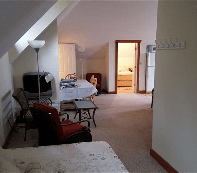 From entry queen bed, dining room, 