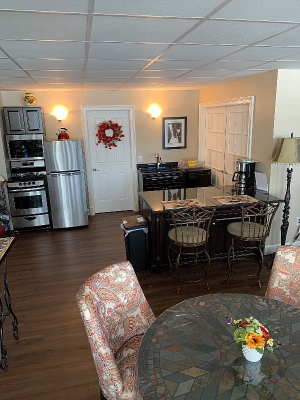Spacious dining room & kitchen