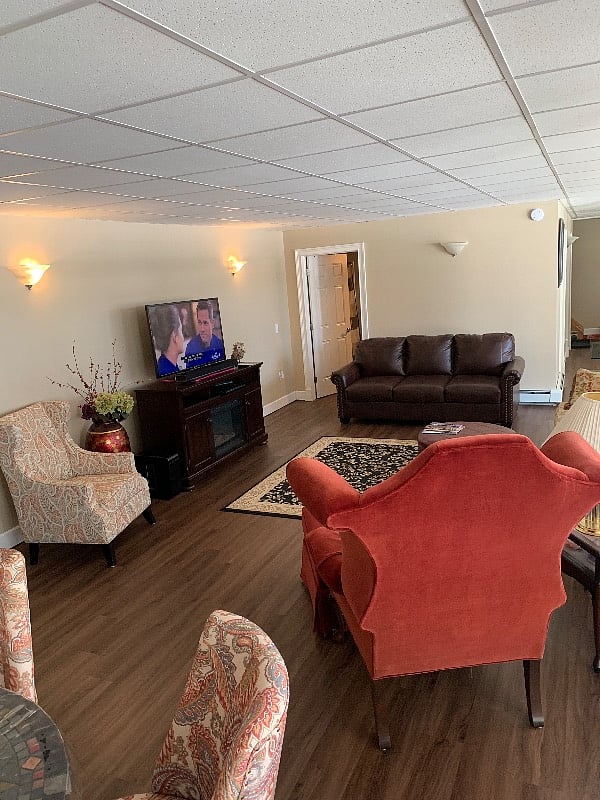 Charming living room with TV & comfy furnitures