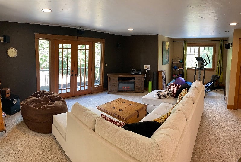 Workout area where you can watch TV/movie