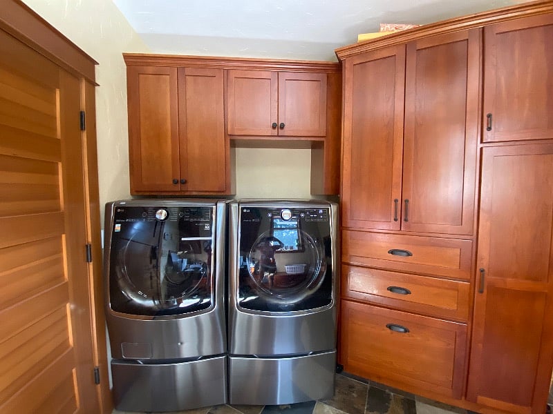 Luxury W/D. With liquid Gain Laundry soap provided.