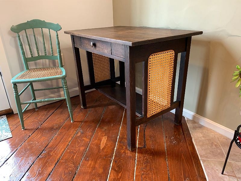 Desk/Table.
