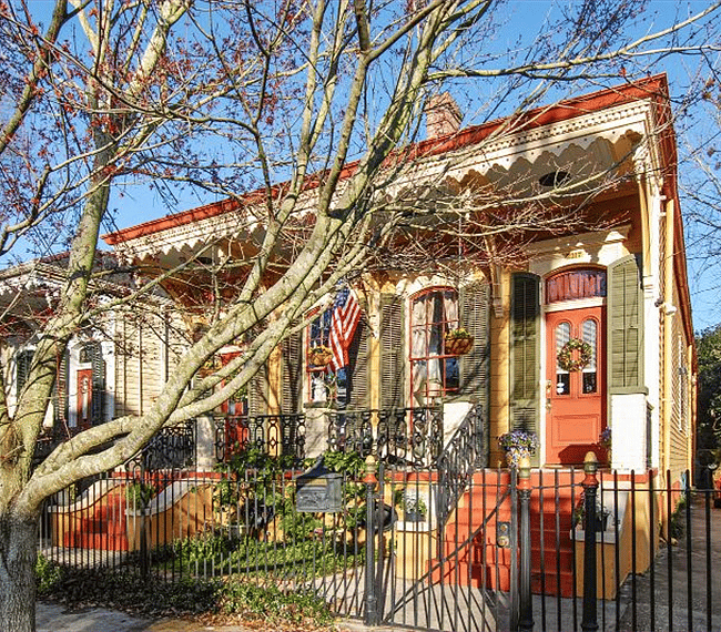 Fenced yard, private entrance